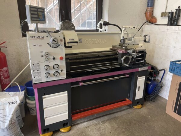 Konventionelle Drehbank Optiturn D330x1000