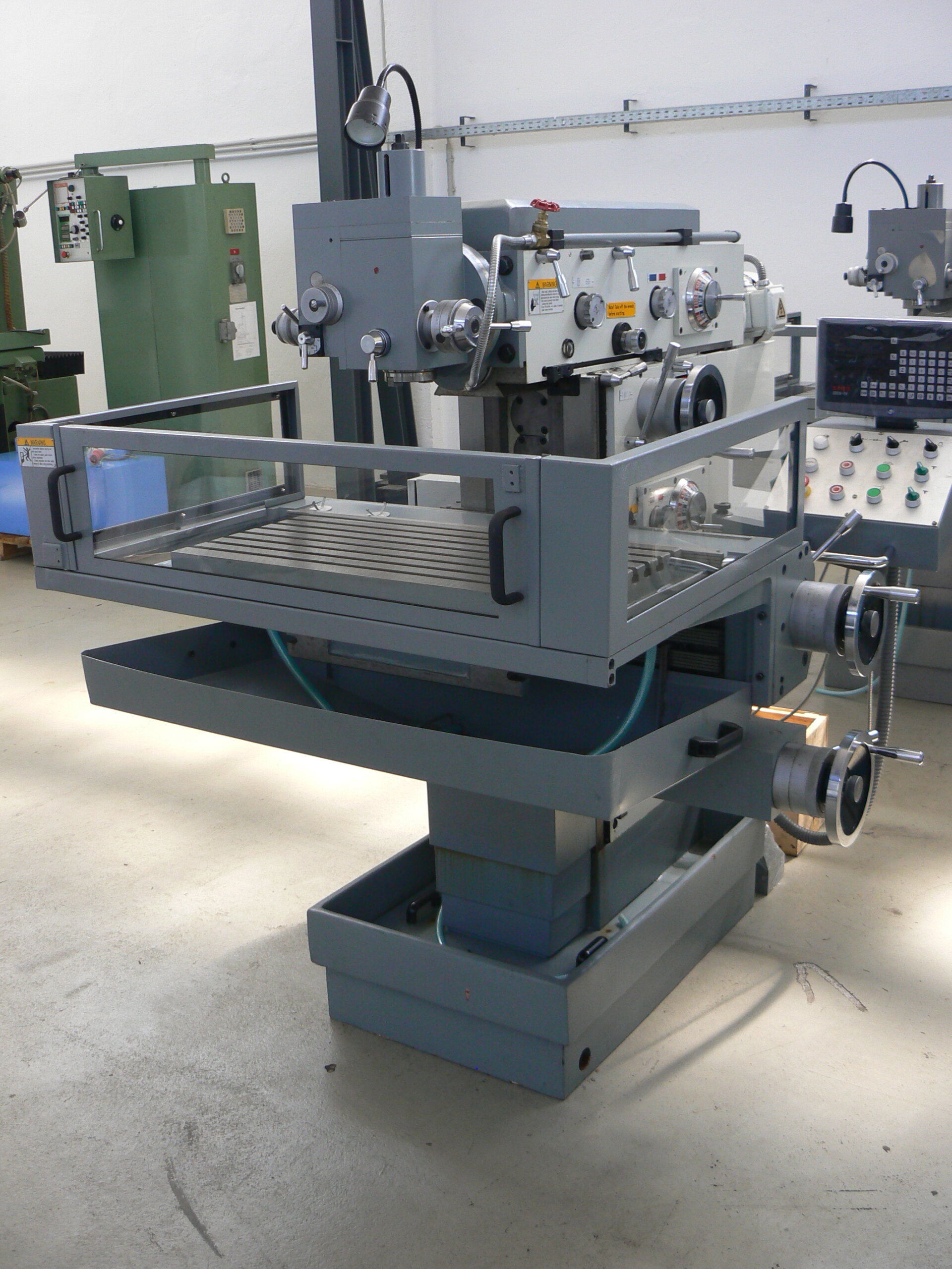 Werkzeugfräsmaschine J&W GJ 8140K